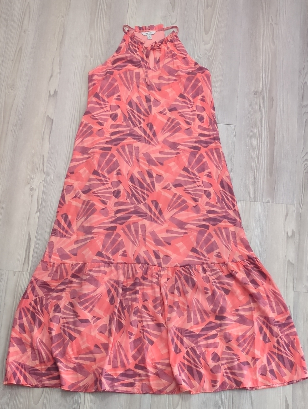Nine West Coral Pink Tropical Halter Maxi Dress Size M Sleeveless Ruffle Hem